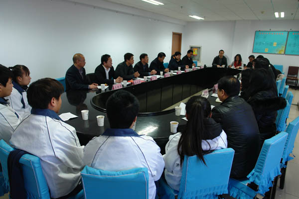 我院召开市委统战部、张家口山东商会资助贫困大学生座谈会