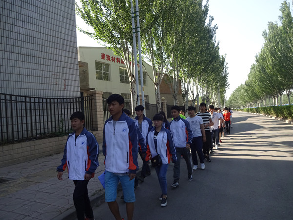 我院志愿者深入社区开展“助力冬奥，快乐英语”志愿服务