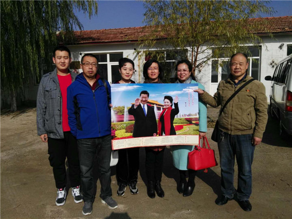 我院组织开展对帮扶村贫困户结对帮扶活动