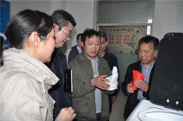 市政府副秘书长章卫到我院调研指导工作