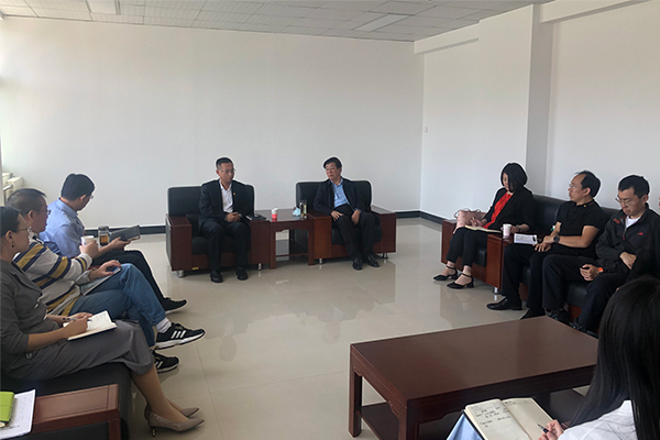 张家口新闻传媒集团副总经理王哿一行到我院交流考察