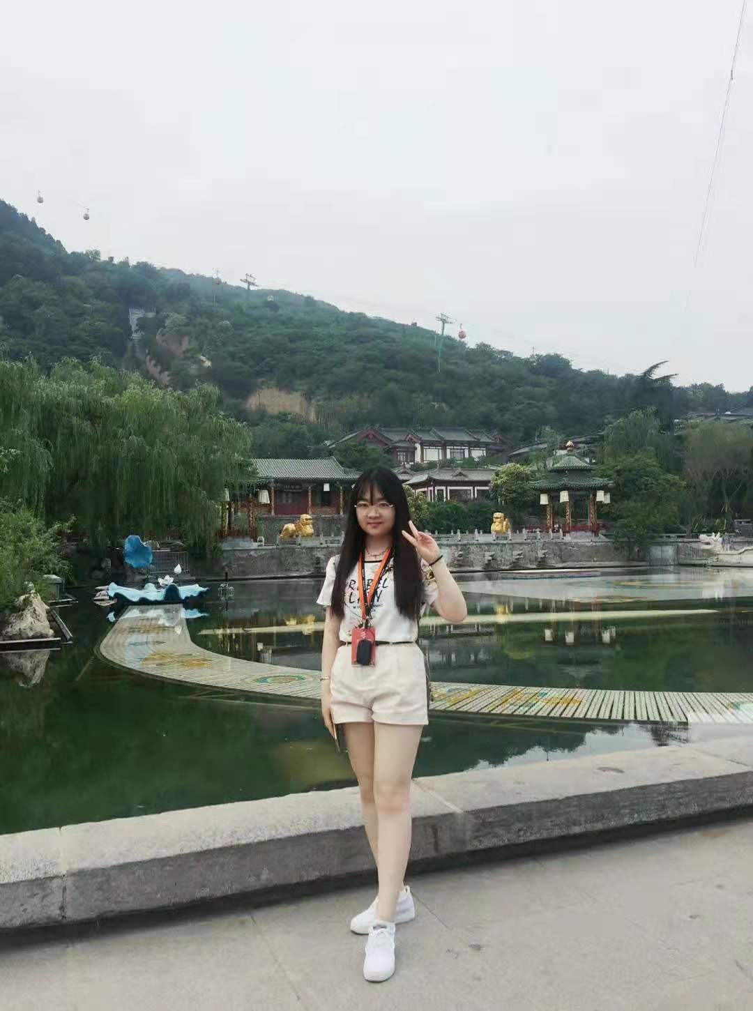 刘芳