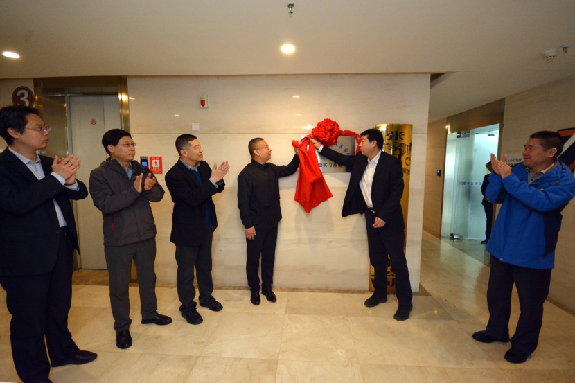 我院与两家建筑企业签署校企合作协议