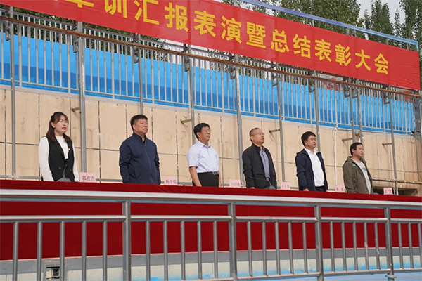 我院举行西校区新生军训汇报表演暨总结表彰大会