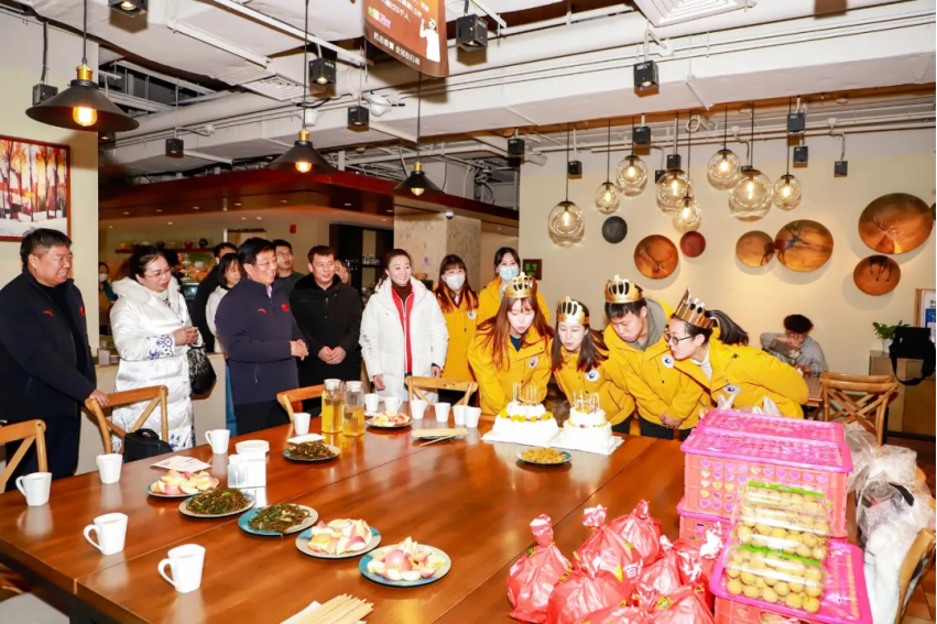 党委书记冯印涛看望慰问我院冬奥志愿者