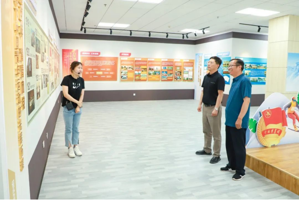 宣化科技职业学院副院长杜晓鸣一行到我院交流考察