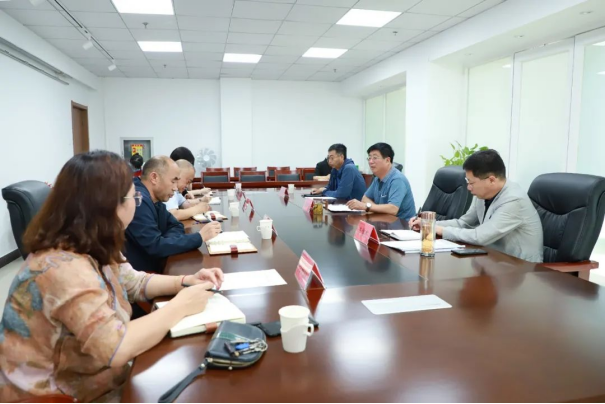 深入贯彻市委书记赵文锋来院调研指示精神，加快推进我院电子商务专业建设